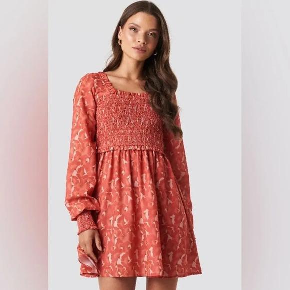 XLE THE LABEL Sandy Smocked Mini Dress- Red Flower - Picture 1 of 6